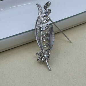 Vintage Krementz signed Brooch